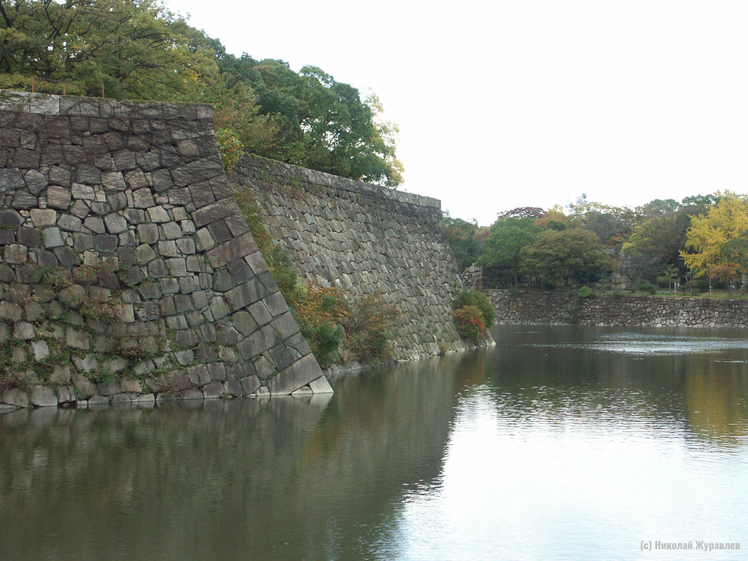 Ров и стена  крепости Осаки