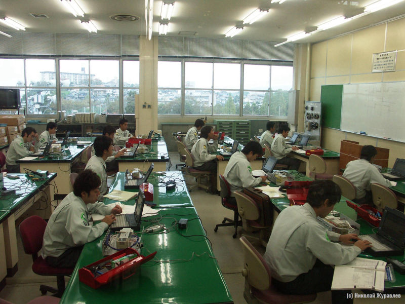 Студенты в центре подготовки кадров Matsushita