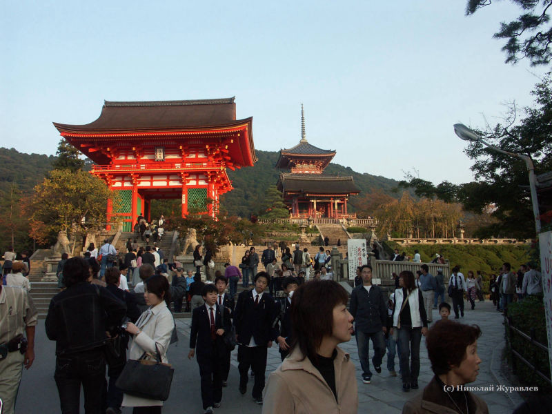 Лестница к в храму Киёмидзу-дэра