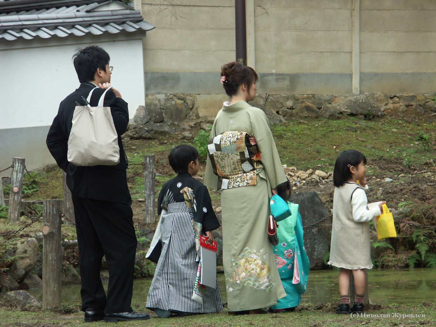 Японская семья в традиционном кимоно